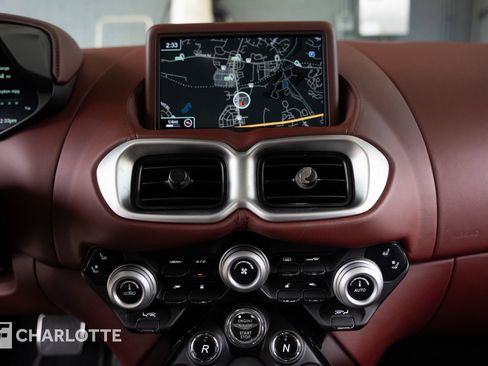 Used 2020 Aston Martin V8 Vantage Coupe image 26