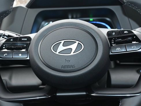 Used 2025 Hyundai Elantra Sport image 12