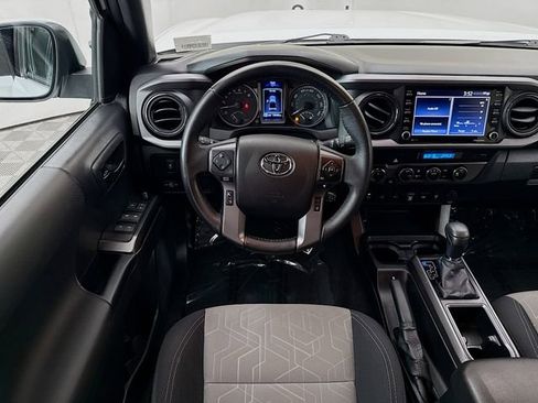 Used 2022 Toyota Tacoma TRD Off-Road image 21