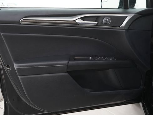 Used 2017 Ford Fusion SE w/ Fusion SE Technology Package image 17