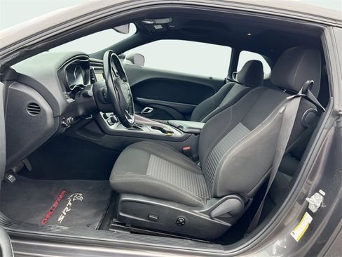 Used 2021 Dodge Challenger SXT image 7