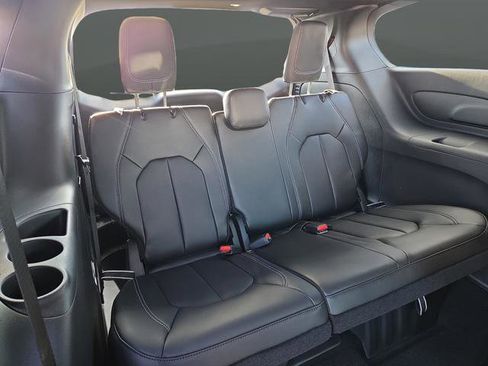 New 2026 Chrysler Pacifica Select w/ S Appearance Package image 32