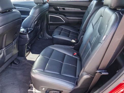 Used 2023 Kia Telluride EX w/ EX Captain's Chair Package image 17