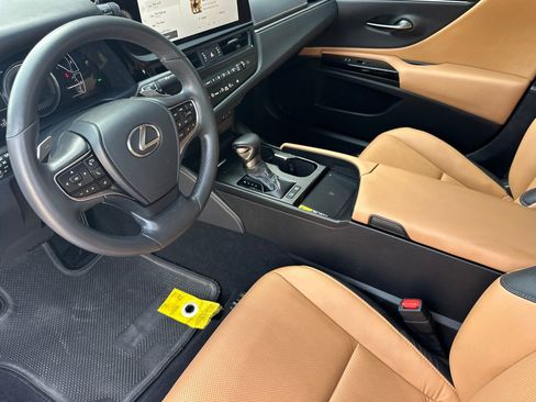 Used 2025 Lexus ES 300h w/ Premium Package FWD image 7
