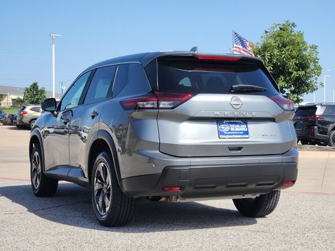 Used 2024 Nissan Rogue SV AWD/4WD image 4