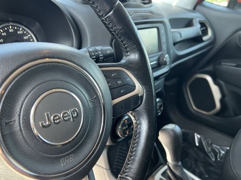 Used 2017 Jeep Renegade Latitude w/ Popular Equipment Group FWD image 33