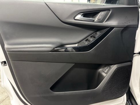 Used 2025 Chevrolet Equinox LT w/ Convenience Package II image 4