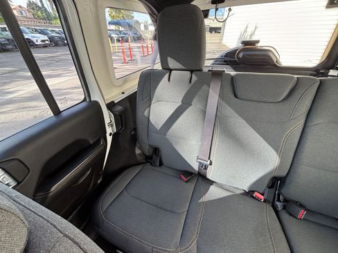 Used 2025 Jeep Wrangler Sahara image 39