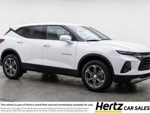 Used 2025 Chevrolet Blazer LT FWD image 1