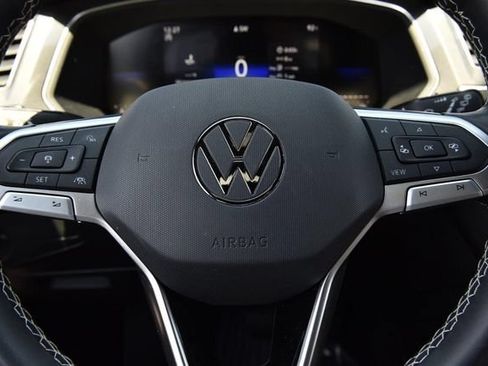Certified 2023 Volkswagen Tiguan SE FWD image 17