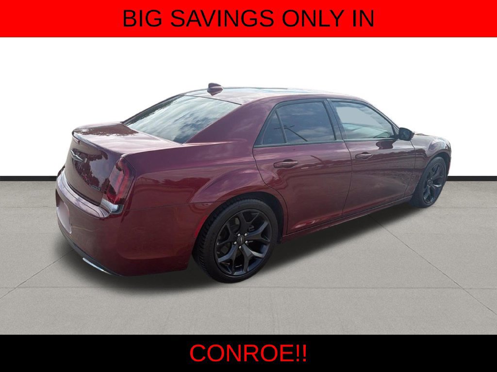 Used 2022 Chrysler 300 Touring L w/ Popular Equipment Group RWD image 2