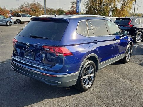 Used 2022 Volkswagen Tiguan SE w/ Panoramic Sunroof Package image 5