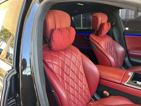 Used 2022 Mercedes-Benz S 580 4MATIC Sedan w/ AMG Line Package image 23