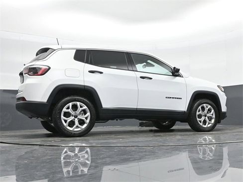 Used 2025 Jeep Compass Sport image 38