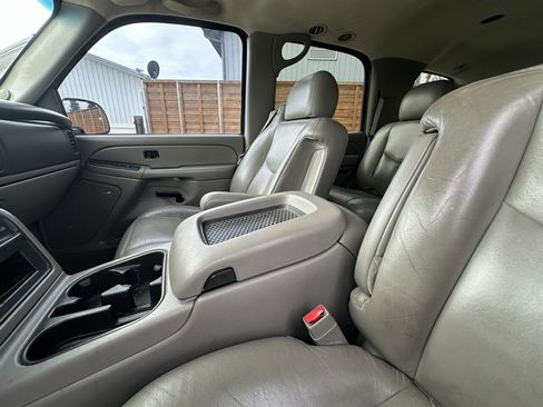 Used 2005 Chevrolet Tahoe LS w/ Preferred Equipment Group AWD/4WD image 27
