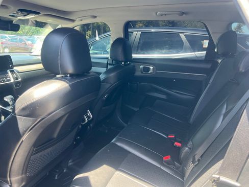 Used 2022 Kia Sorento S w/ Panoramic Sunroof Package AWD/4WD image 6