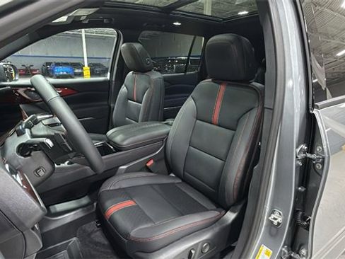 New 2026 Chevrolet Traverse RS w/ LPO, Floor Liner Package image 11