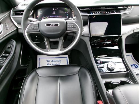 Used 2024 Jeep Grand Cherokee Limited 4xe image 11