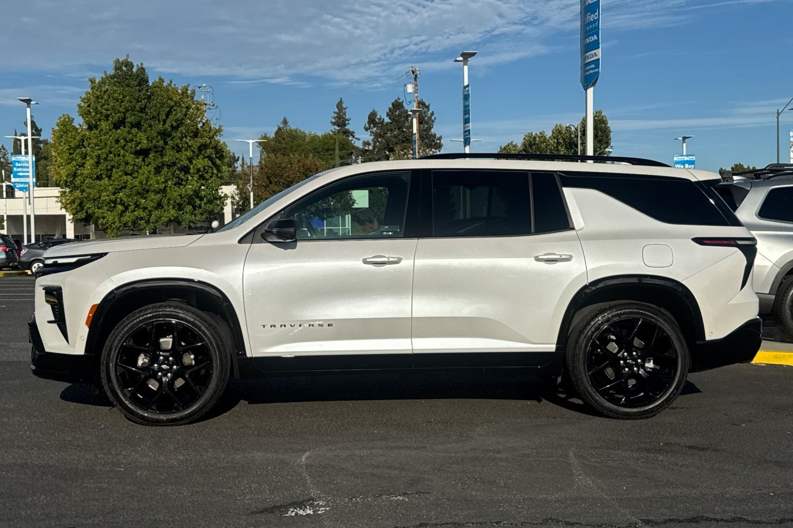 Used 2024 Chevrolet Traverse RS w/ LPO, Floor Liner Package AWD/4WD image 2
