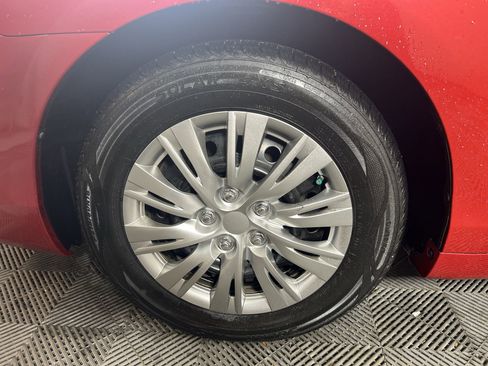Used 2010 Toyota Camry LE FWD image 13