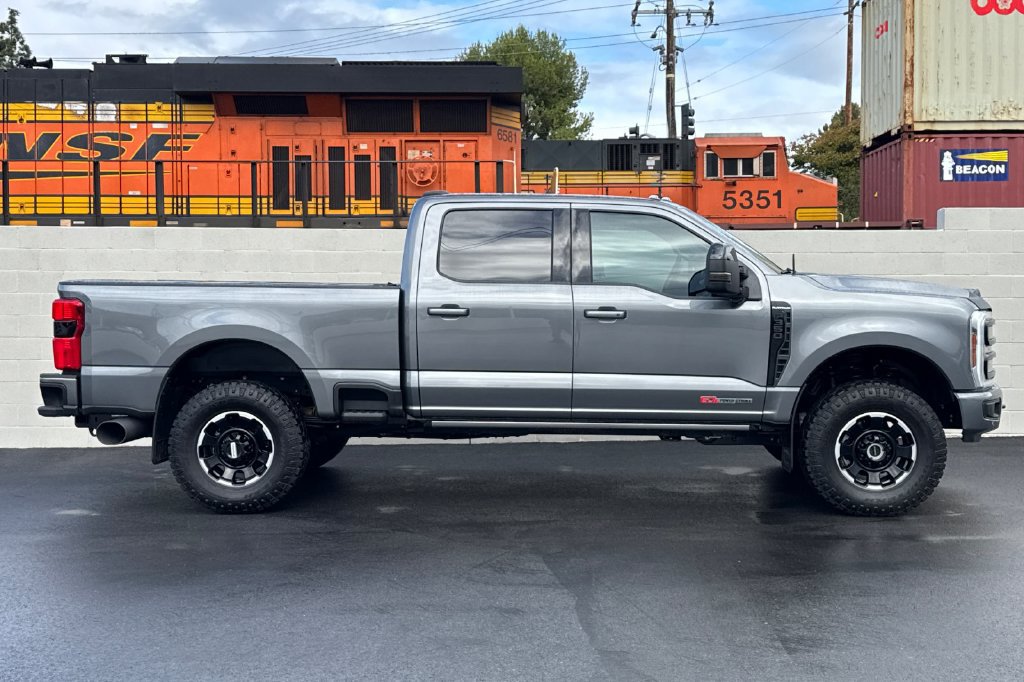 Used 2026 Ford F350 Platinum w/ Tremor Off-Road Package AWD/4WD image 9