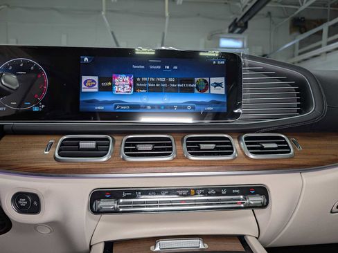 Certified 2026 Mercedes-Benz GLS 450 4MATIC image 32