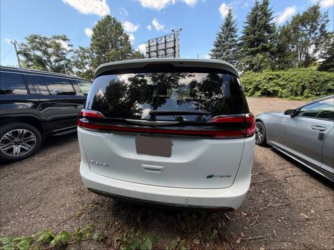 Used 2024 Chrysler Pacifica Limited FWD image 6