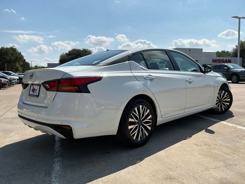 Used 2025 Nissan Altima 2.5 SV FWD image 6