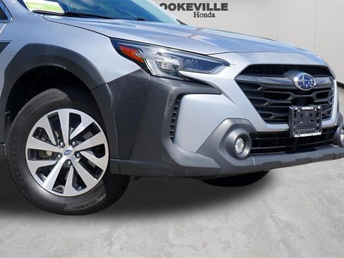 Used 2023 Subaru Outback Premium image 3