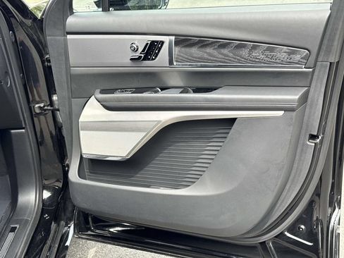 Used 2026 Cadillac Vistiq Platinum w/ LPO, Floor Liner Package AWD/4WD image 27