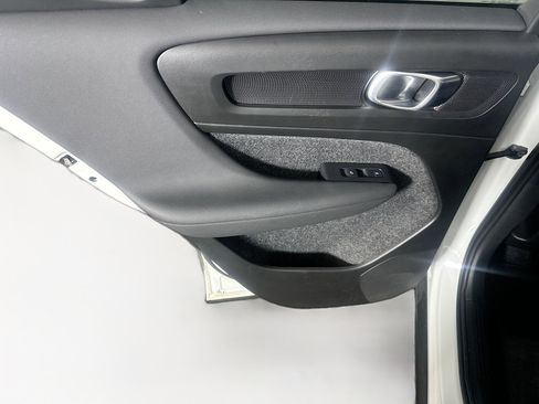 Used 2025 Volvo XC40 B5 Core image 27