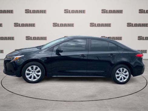 Used 2025 Toyota Corolla LE FWD image 2