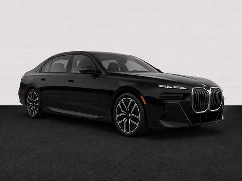 Used 2023 BMW 740i w/ Executive Package RWD image 3