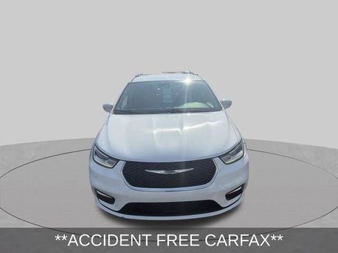 Used 2022 Chrysler Pacifica Touring-L FWD image 4