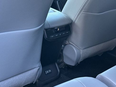 New 2026 Toyota Highlander XLE image 14