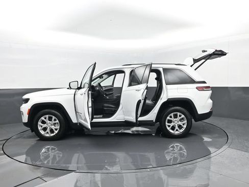Used 2023 Jeep Grand Cherokee Limited AWD/4WD image 32