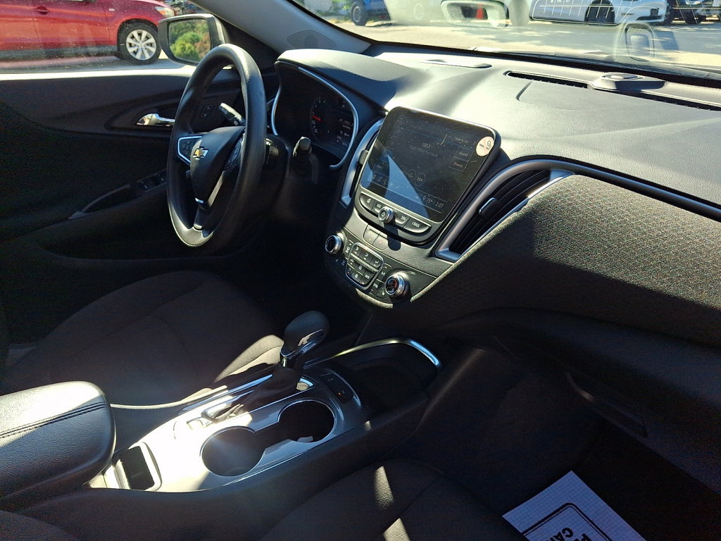 Used 2025 Chevrolet Malibu LT FWD image 16