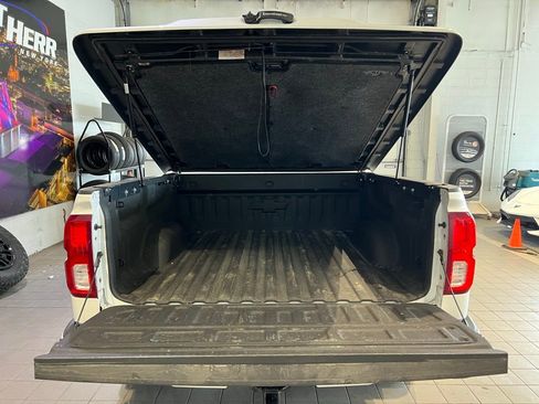 Used 2018 Chevrolet Silverado 1500 High Country AWD/4WD image 9