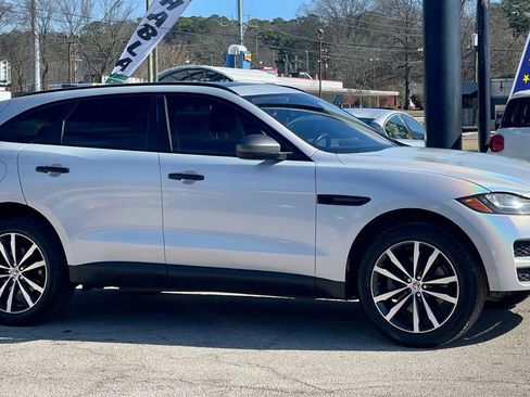 Used 2018 Jaguar F-PACE Prestige image 2