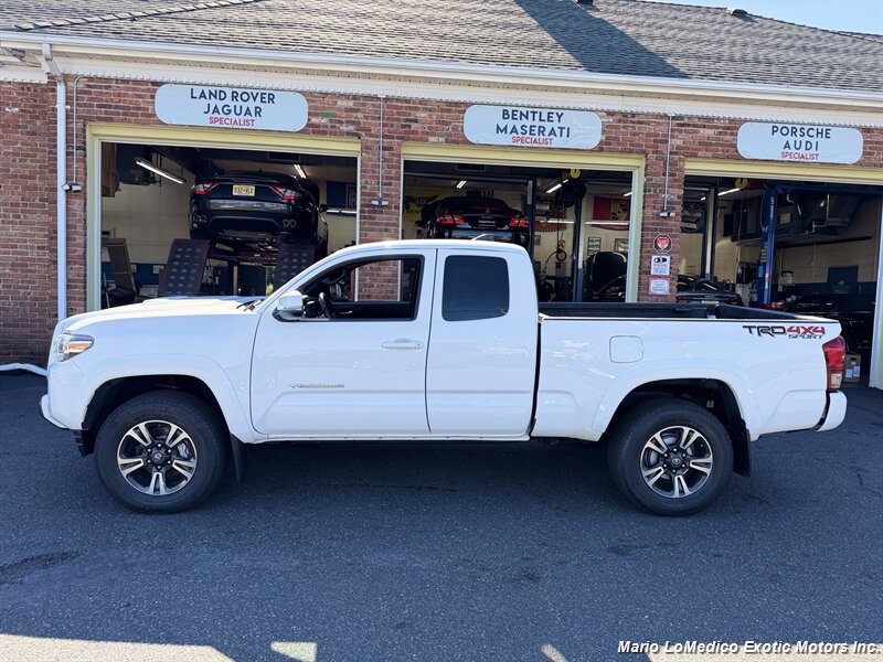 Used 2016 Toyota Tacoma TRD Sport AWD/4WD image 13