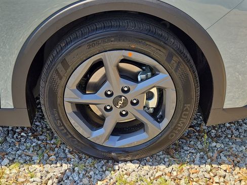 New 2026 Kia K4 LXS image 6