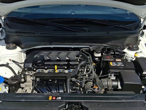 Certified 2025 Hyundai Venue SEL FWD image 28