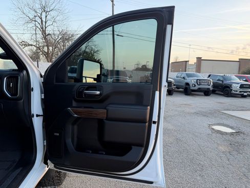 Used 2022 Chevrolet Silverado 3500 High Country w/ Technology Package image 24