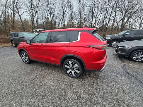 Used 2025 Mitsubishi Outlander SE image 4