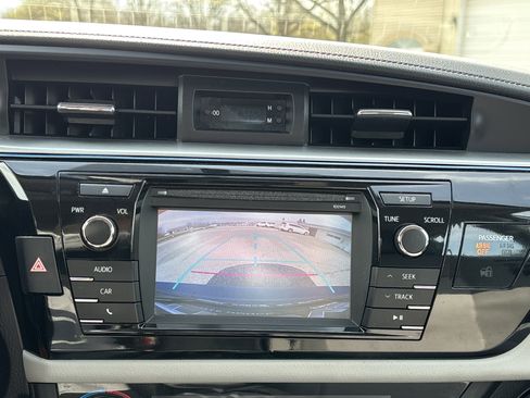 Used 2015 Toyota Corolla LE image 17