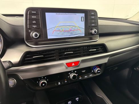 Used 2020 Kia Telluride LX FWD image 17