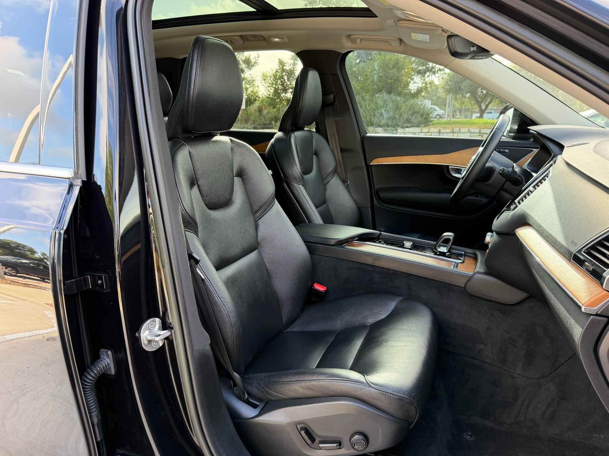 Used 2023 Volvo XC90 B6 Plus AWD/4WD image 10