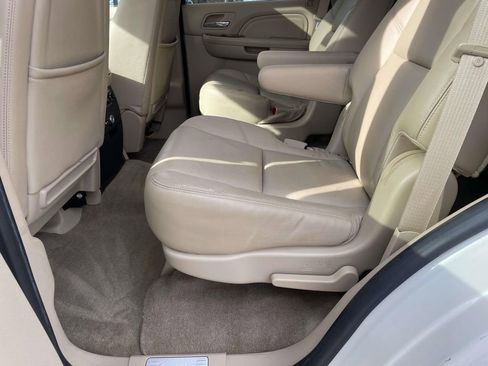 Used 2014 Cadillac Escalade Premium image 13