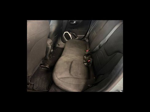 Used 2018 Jeep Renegade Latitude w/ Cold Weather Group AWD/4WD image 17