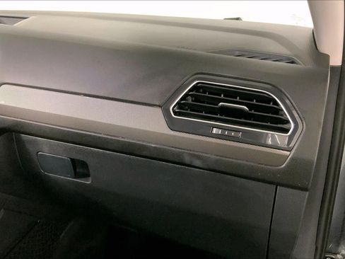 Used 2024 Volkswagen Tiguan SE FWD image 16